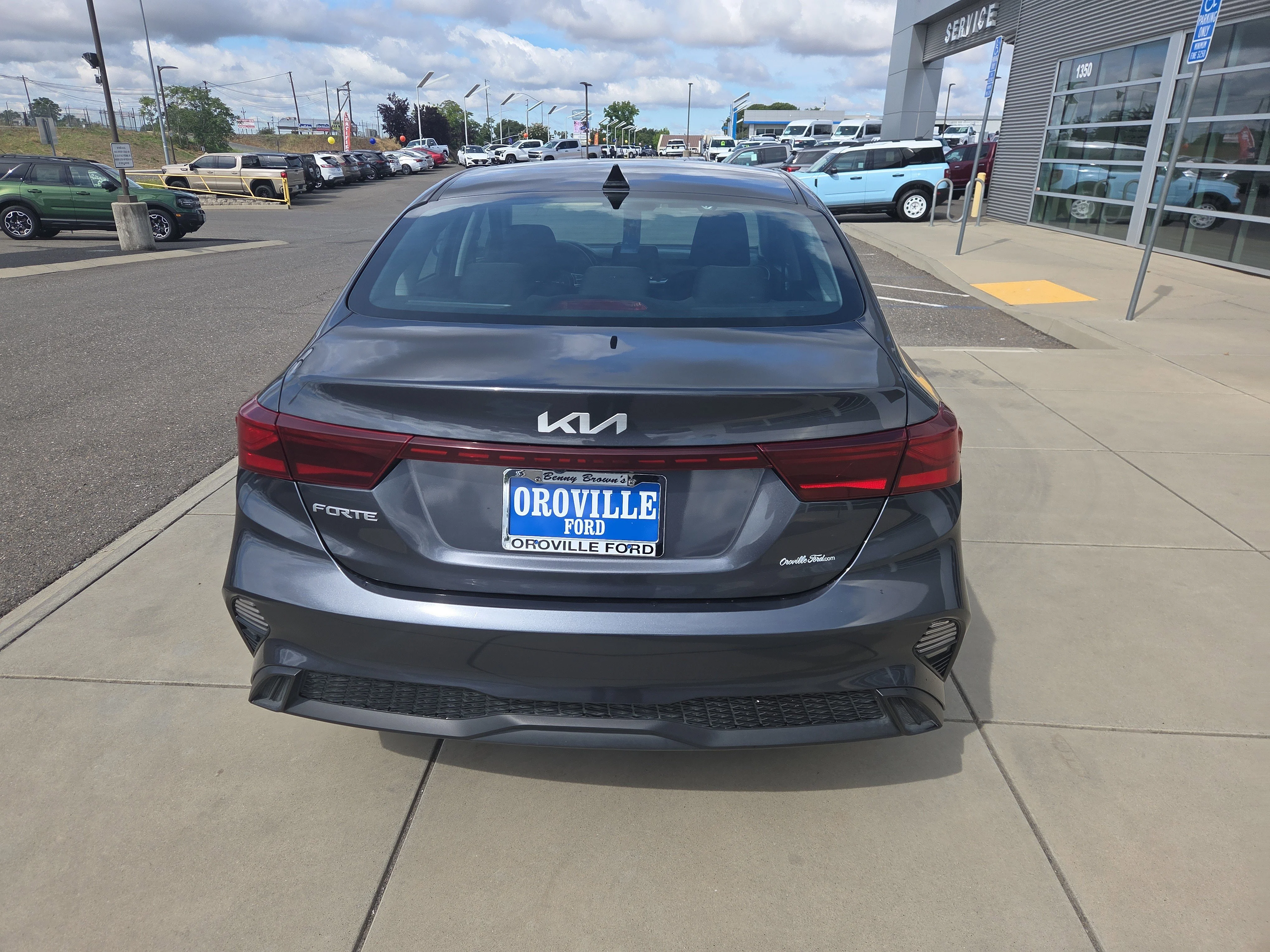 Used 2023 Gravity Gray Kia LXS image 4
