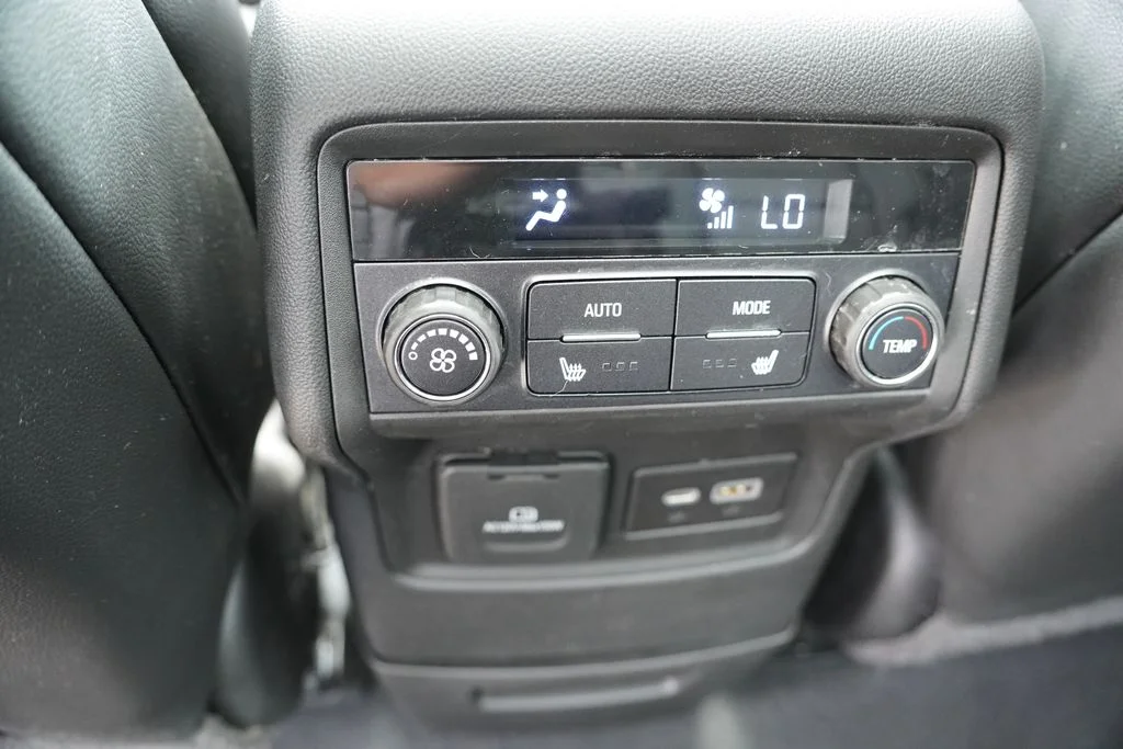 2022 GMC Acadia Denali - Photo 19