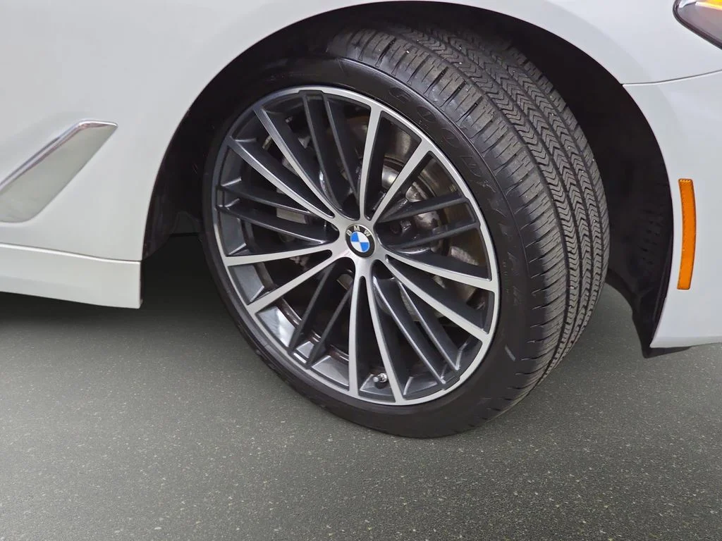 Used 2022 Mineral White Metallic BMW 530i xDrive image 31