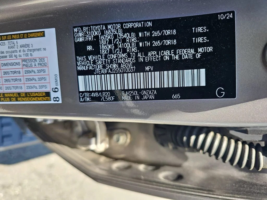 Used 2025  Toyota Base image 34