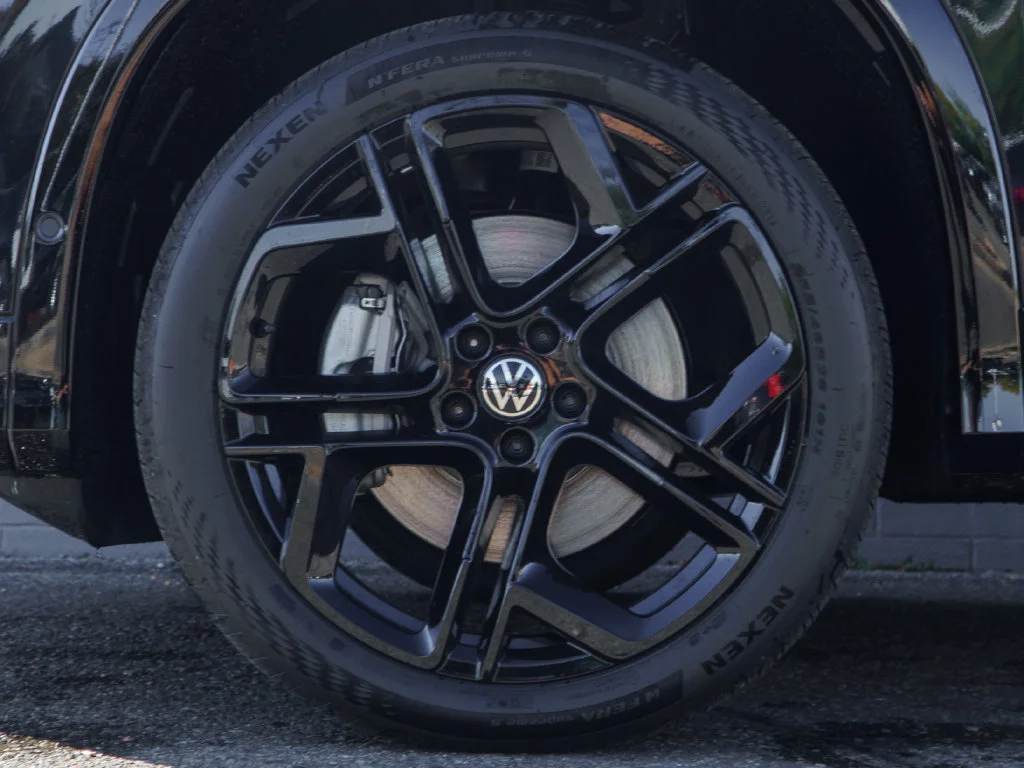 New 2026 Deep Black Pearl Volkswagen 2.0T SE R-Line Black image 7
