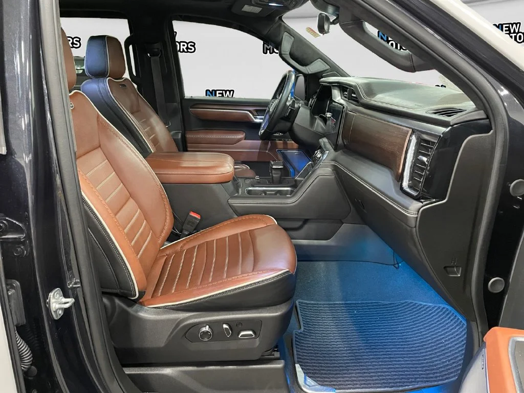 Used 2025 Titanium GMC Denali Ultimate image 15