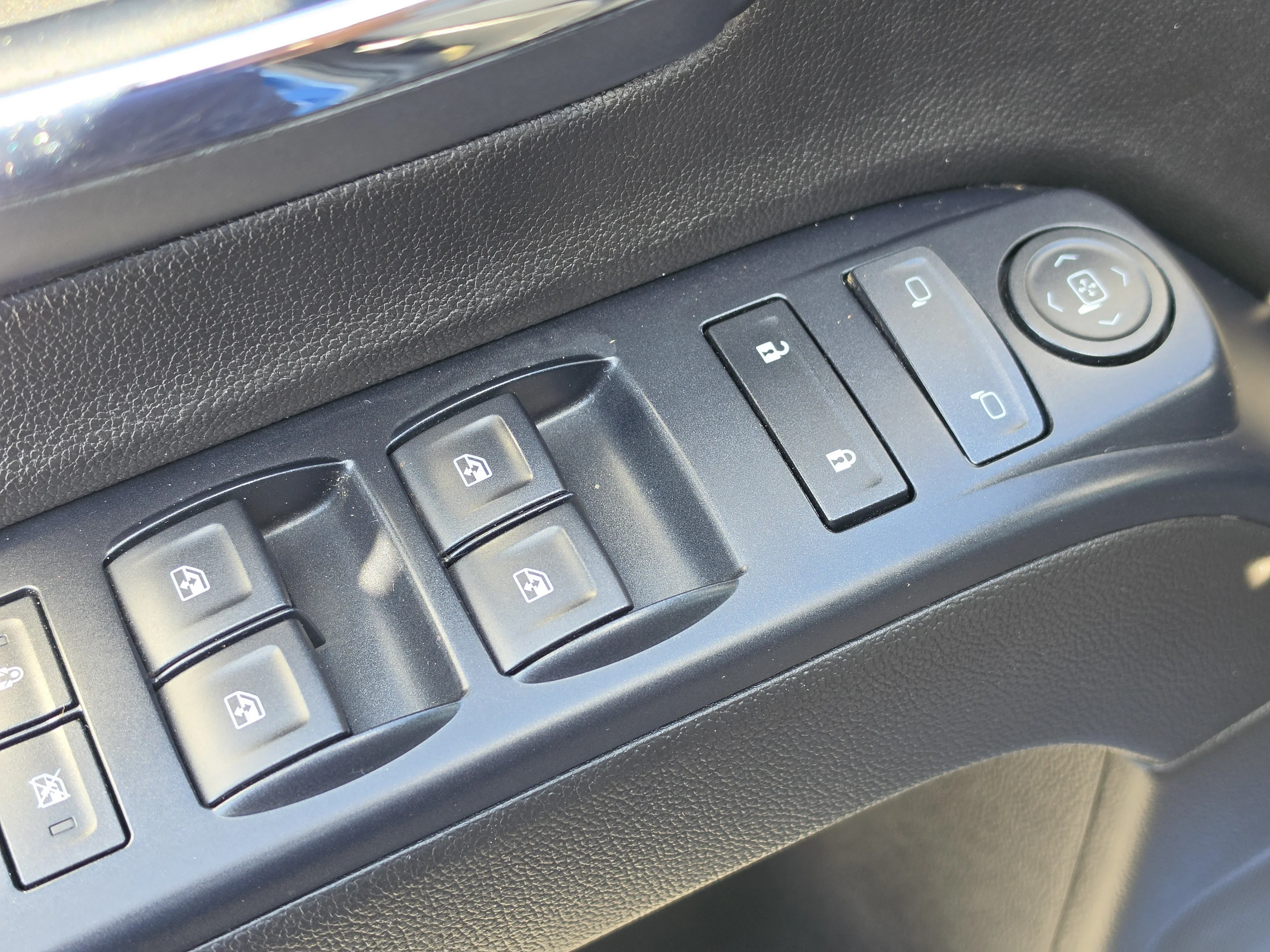 Used 2018 Stone Blue Metallic GMC Base image 23
