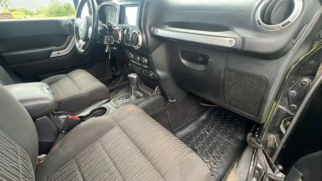 Used 2012 Black Jeep Sahara image 13