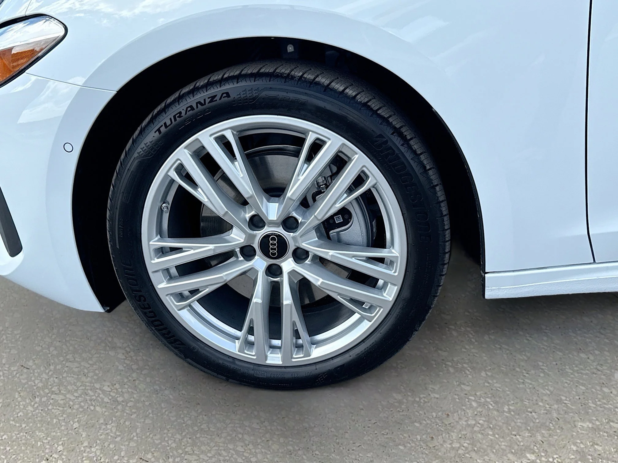 New 2026 Glacier White Metallic Audi Premium image 40