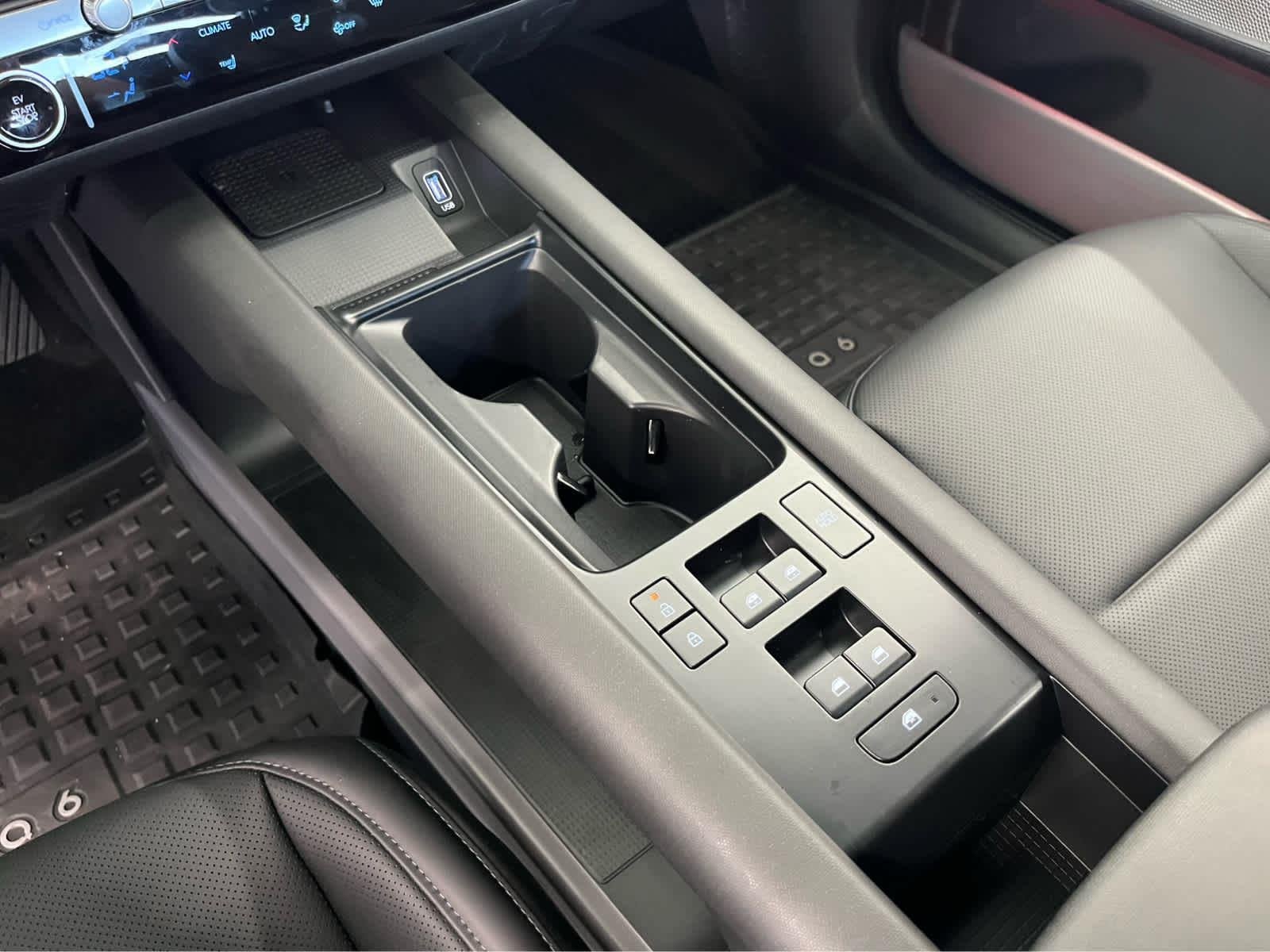 Used 2025 Gravity Gold Matte Hyundai SEL image 18
