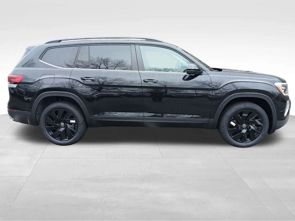 New 2026 Black Volkswagen 2.0T SE w/Technology image 6