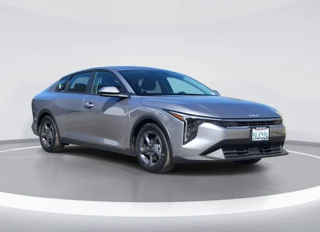 2025 Kia K4 LXS AT's photo