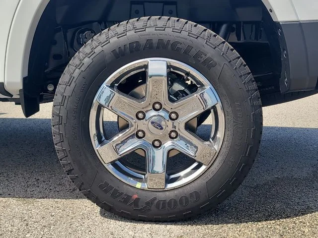 New 2026 Oxford White Ford Lariat image 8