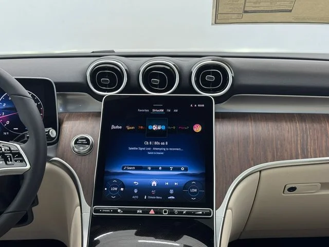 New 2026 Polar White Mercedes-Benz GLC 300 image 4