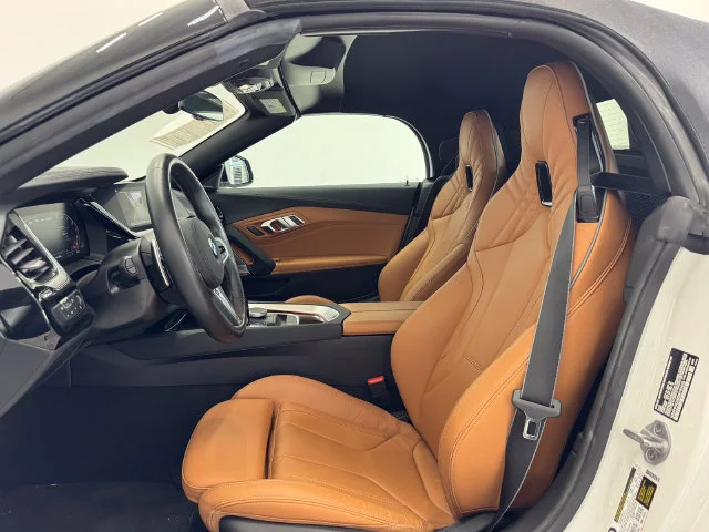 Used 2025 Alpine White BMW sDrive M40i image 18