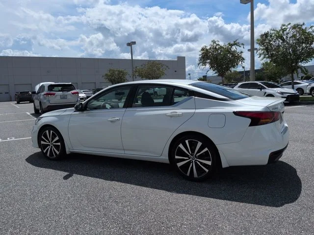 Used 2019 White Nissan 2.5 SR image 6