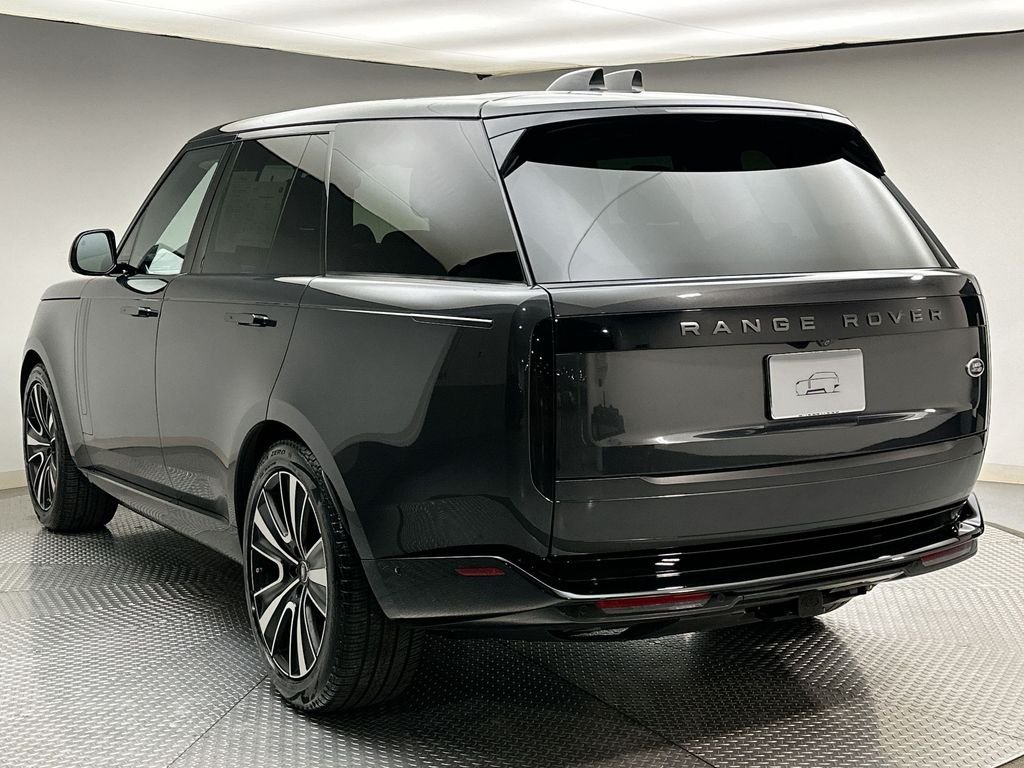 Used 2023  Land Rover SE image 11