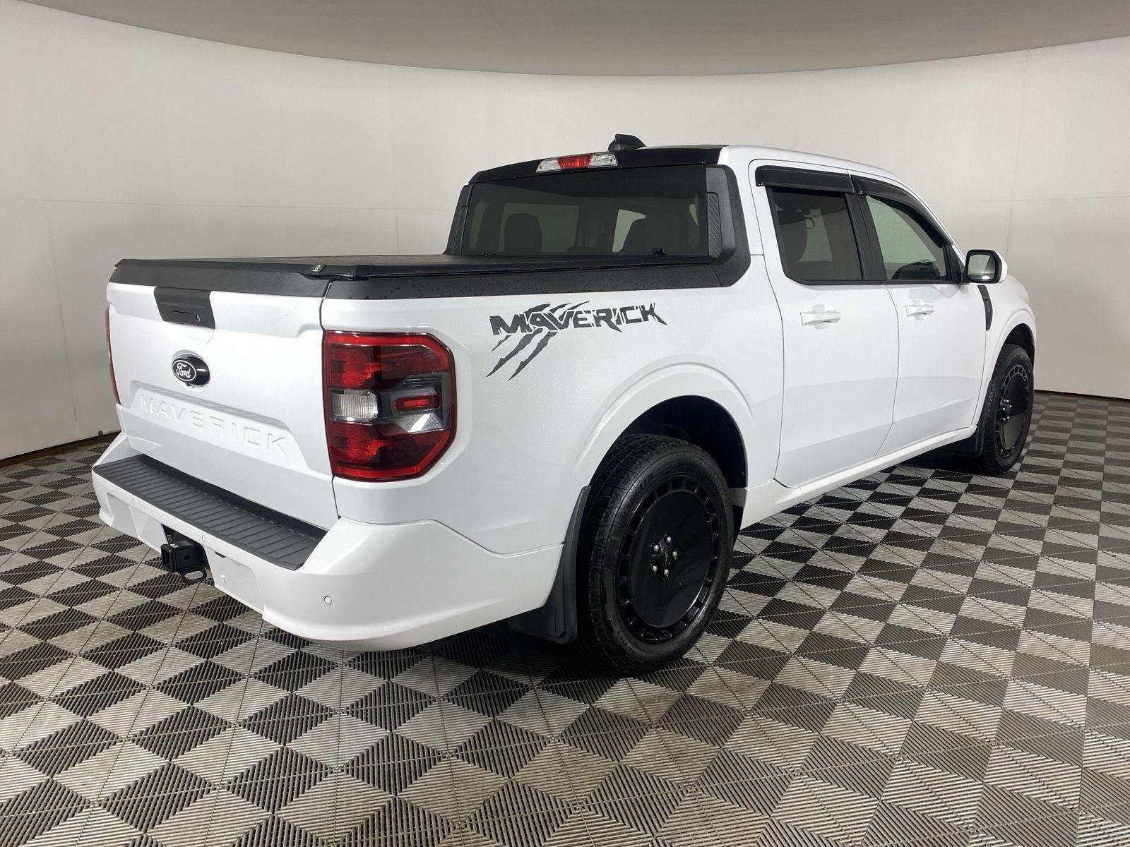 Used 2025 Oxford White Ford Lobo image 17
