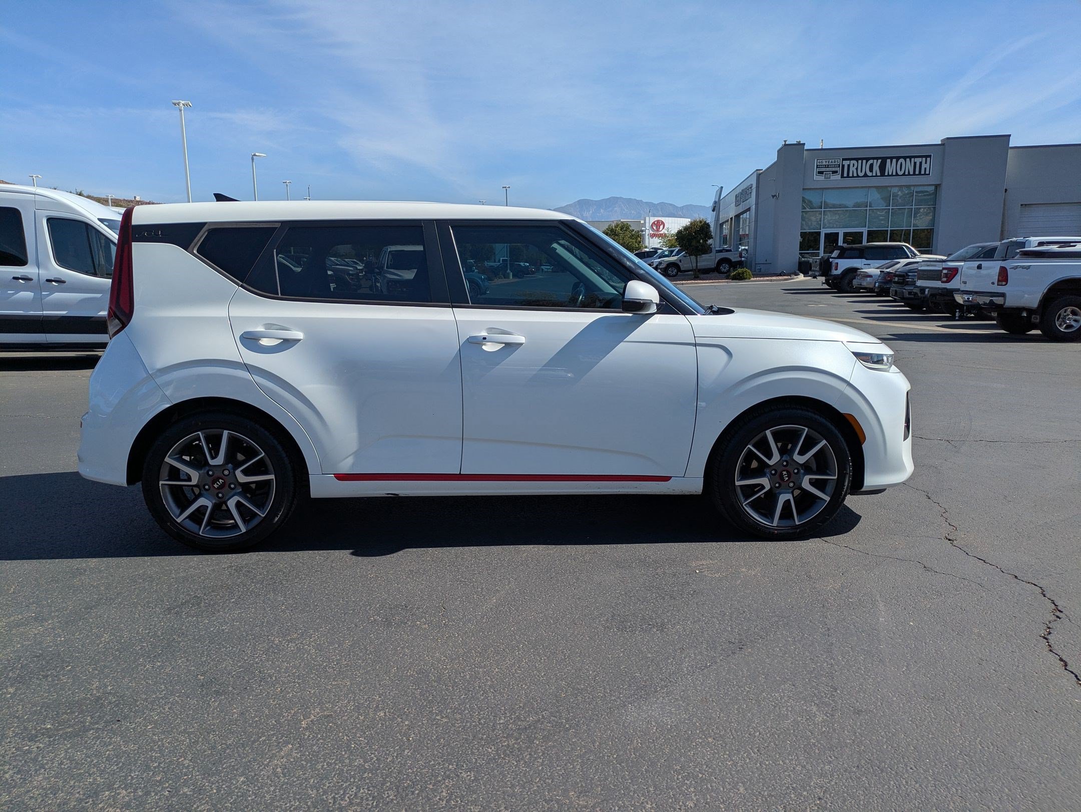 Used 2021 Snow White Pearl Kia Turbo image 2