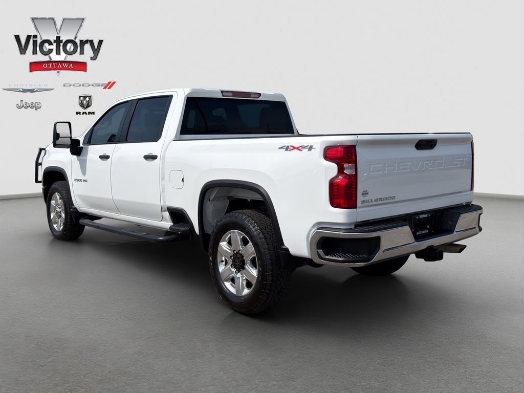 Used 2022 White Chevrolet Custom image 27