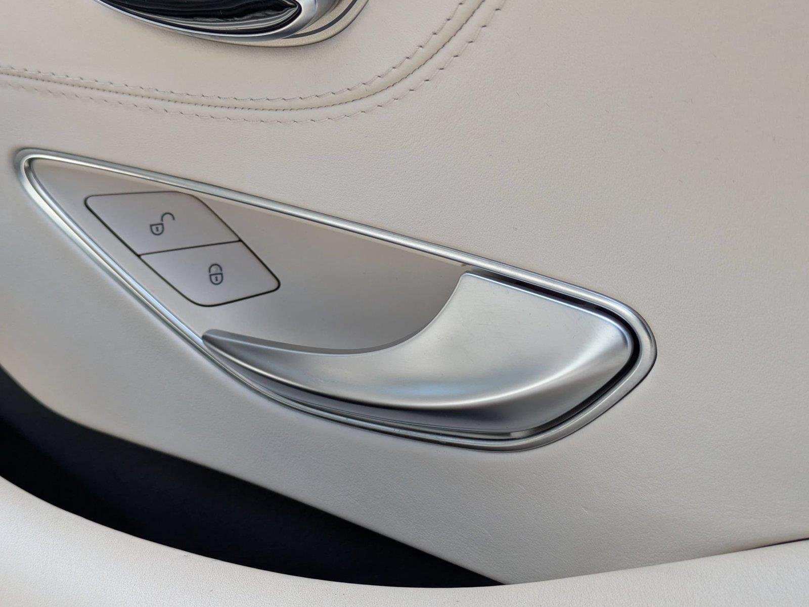 Used 2018 designo Diamond White Metallic Mercedes-Benz S 560 image 28