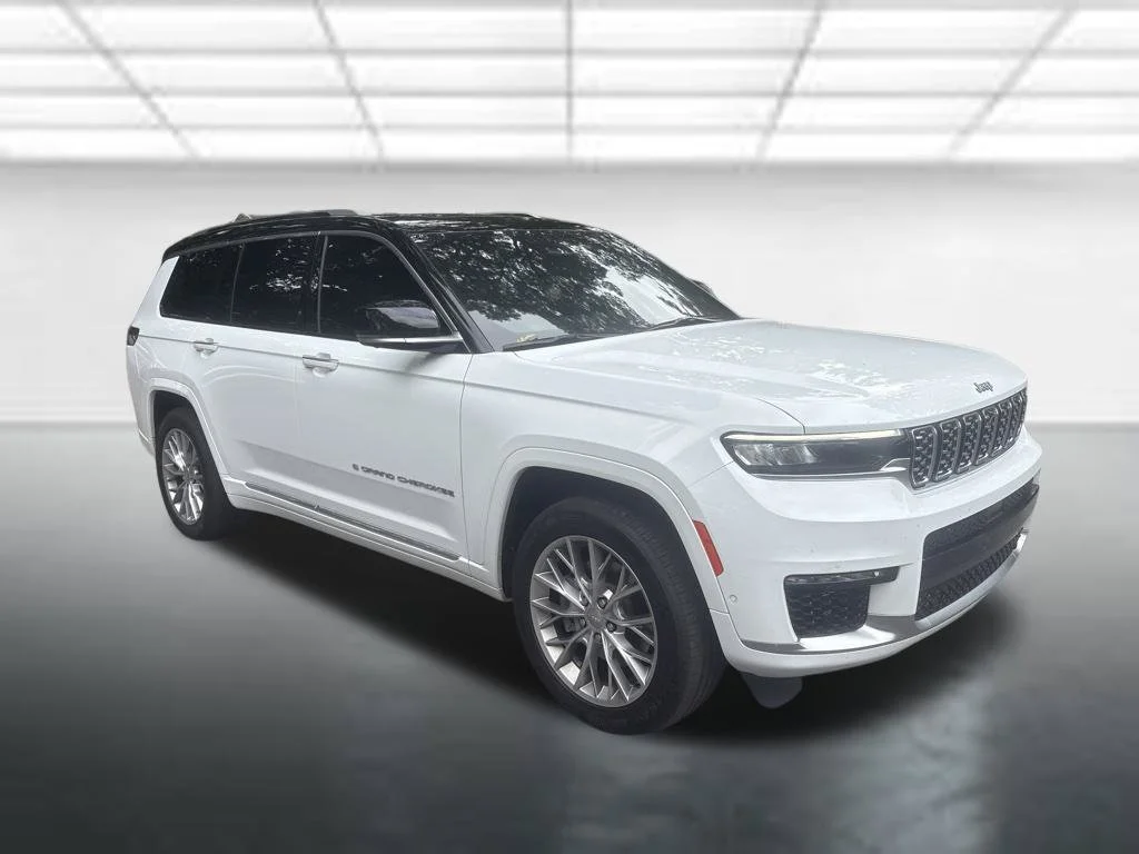 Used 2024 White Jeep Summit image 17