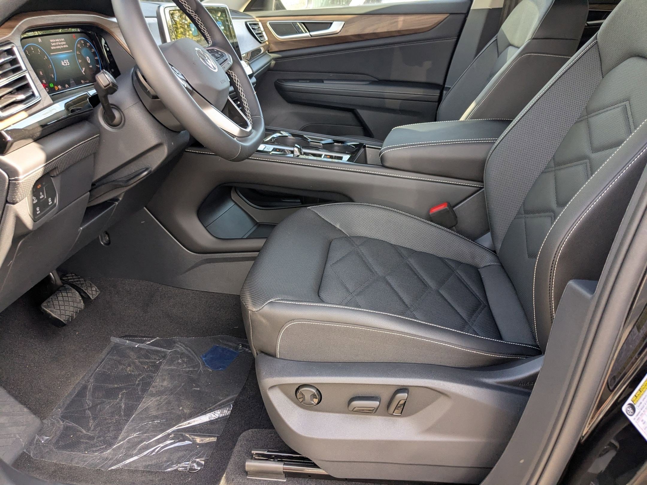 New 2026 Deep Black Pearl Volkswagen 2.0T SE w/Technology image 5