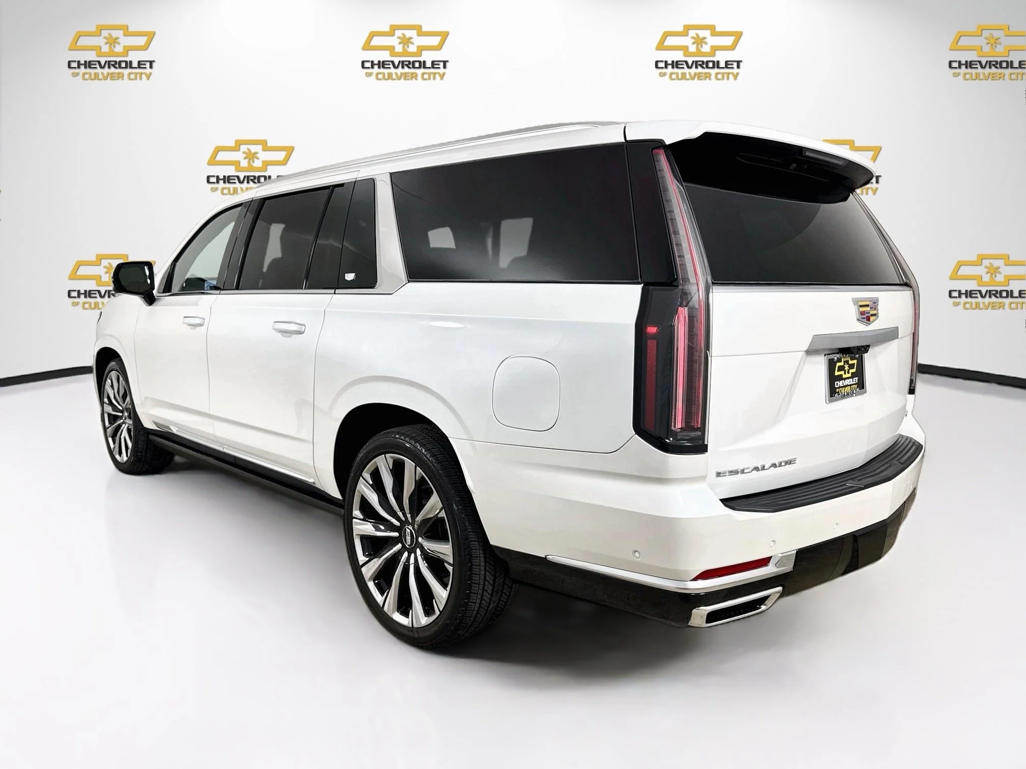 Used 2025 Crystal White Tricoat Cadillac Premium Luxury image 6