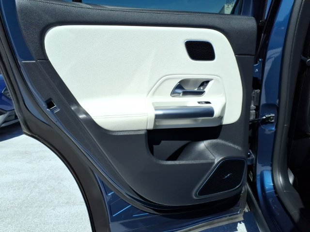 Used 2023 Blue Mercedes-Benz GLA 45 AMG® image 17