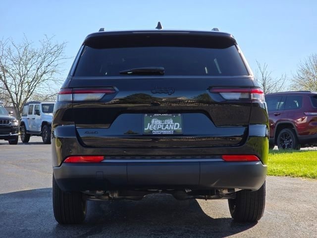 New 2026 Diamond Black Crystal Pearl-Coat Exterior Paint Jeep Altitude image 28