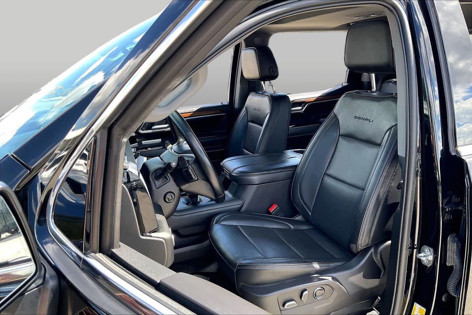 Used 2024 Onyx Black GMC Denali image 8