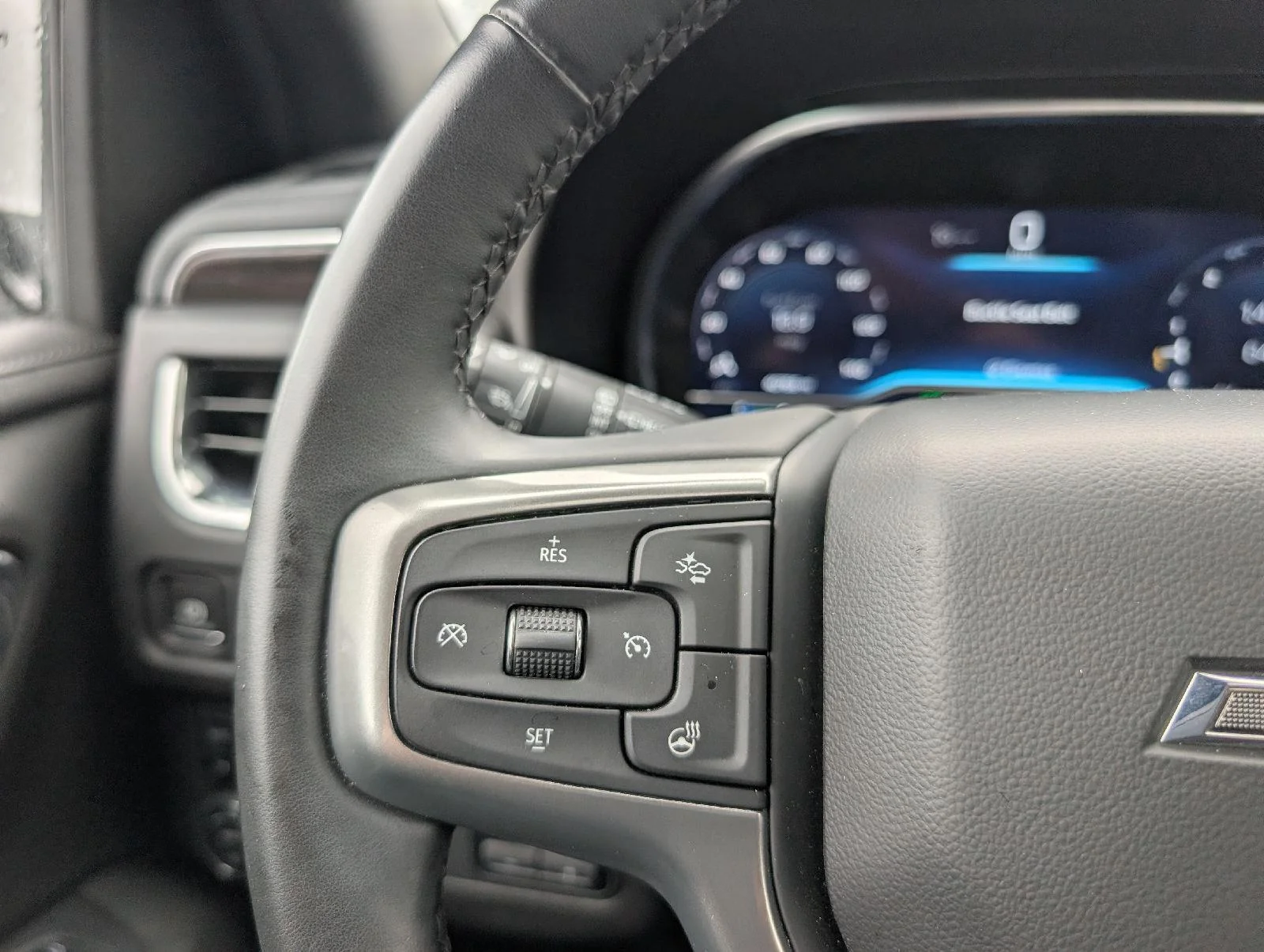 Used 2024 Summit White Chevrolet Z71 image 14