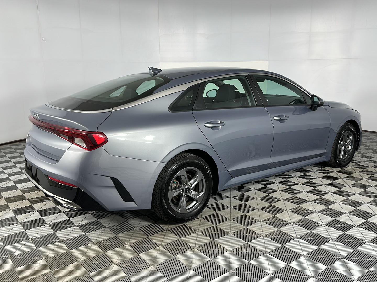 Used 2023 Everlasting Silver Kia LXS image 24