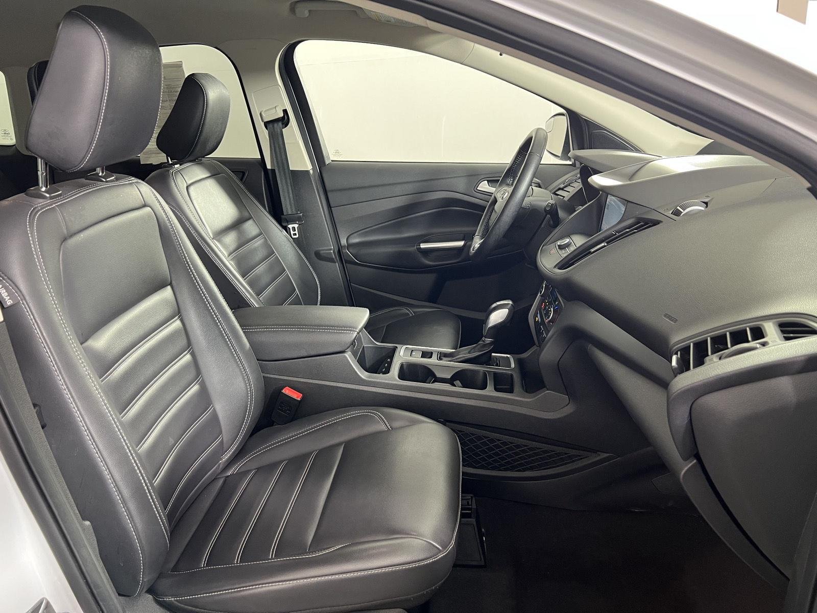 Used 2019 Oxford White Ford SEL image 23