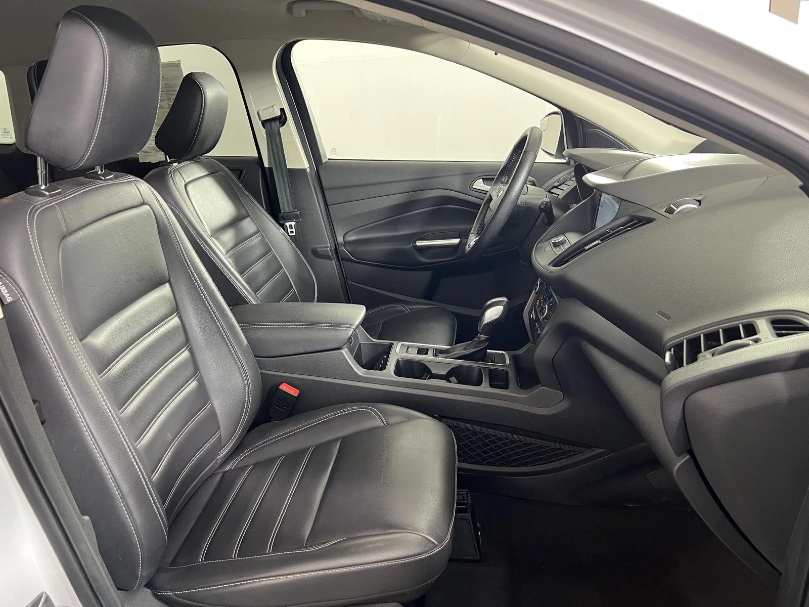 Used 2019 Oxford White Ford SEL image 23
