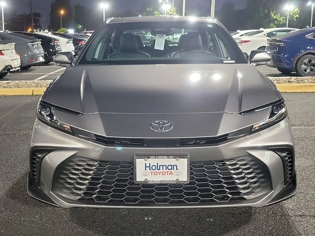 Used 2025  Toyota SE image 3