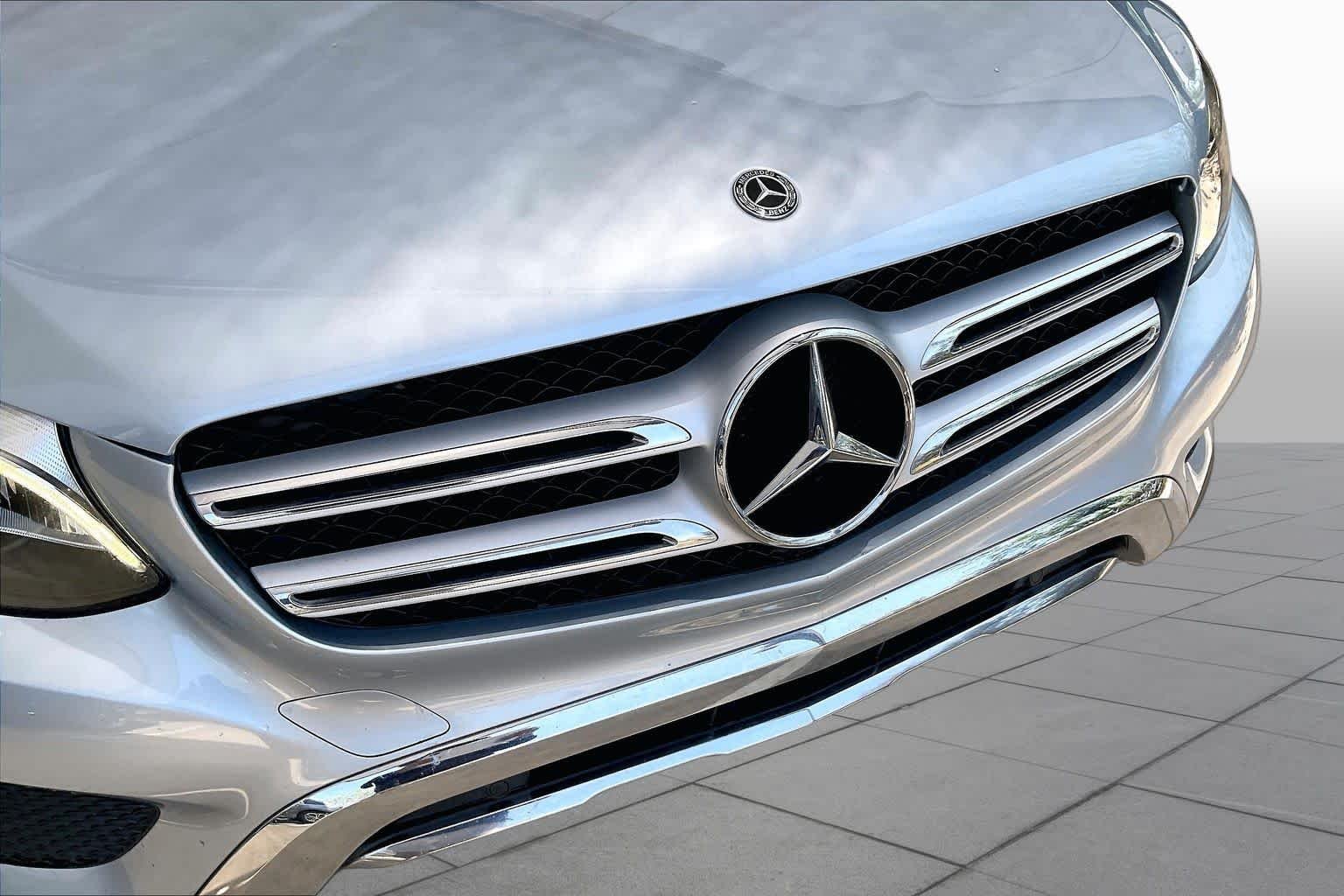 Used 2017 Diamond Silver Metallic Mercedes-Benz GLC 300 image 29
