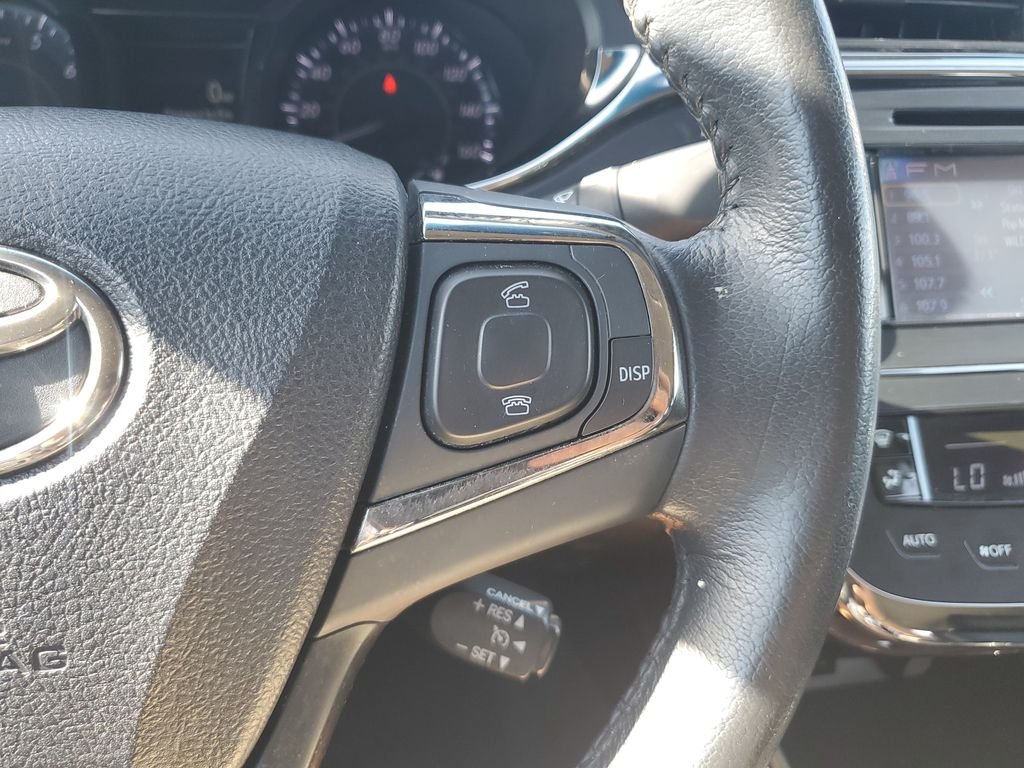 Used 2014 Silver Toyota XLE image 20