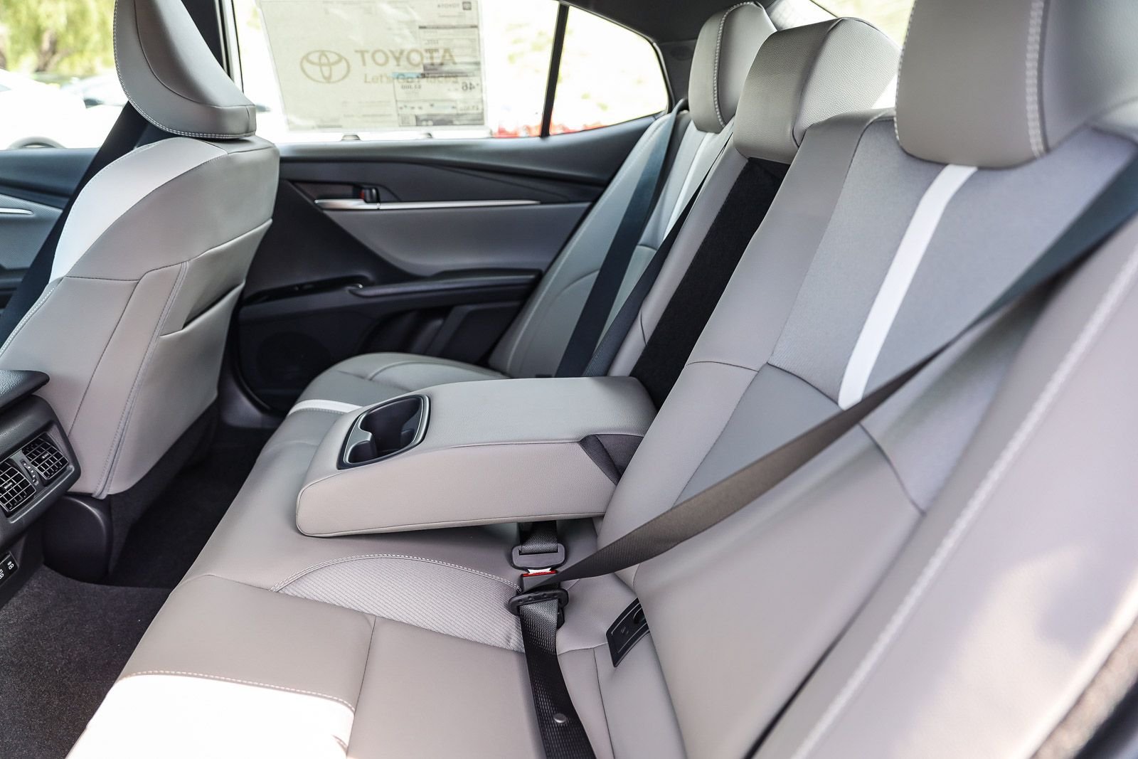 2026 Toyota Camry SE - Photo 16