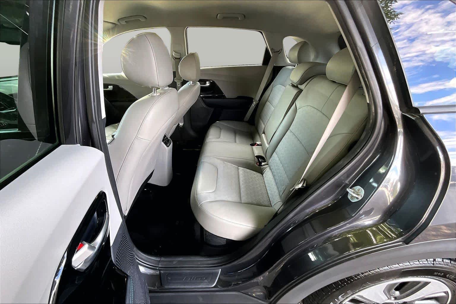 Used 2019 Platinum Graphite Kia EX image 19