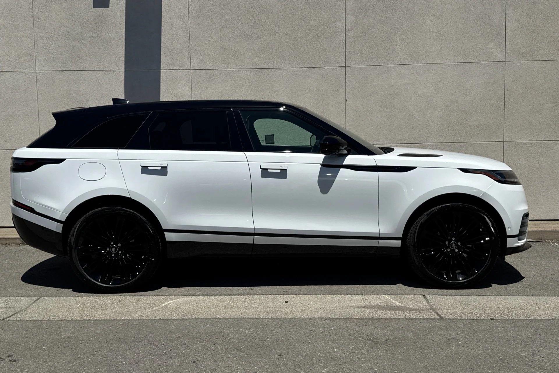 New 2026 Fuji White Land Rover Dynamic SE image 8