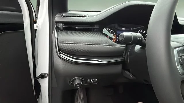 Used 2023  Jeep Altitude image 20