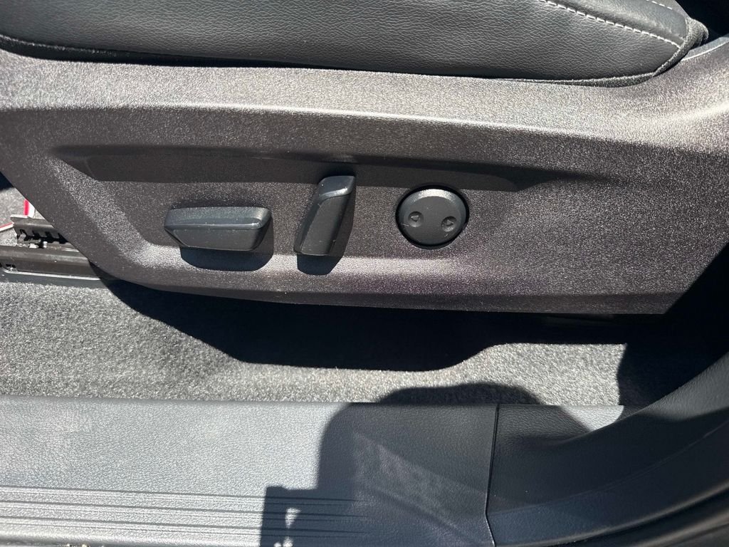 Used 2025 Gray Nissan SV image 19