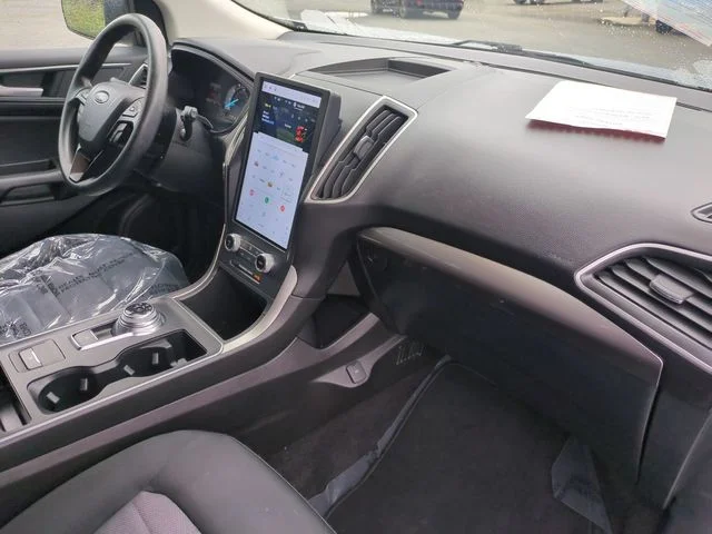 Used 2024 Silver Ford SE image 33