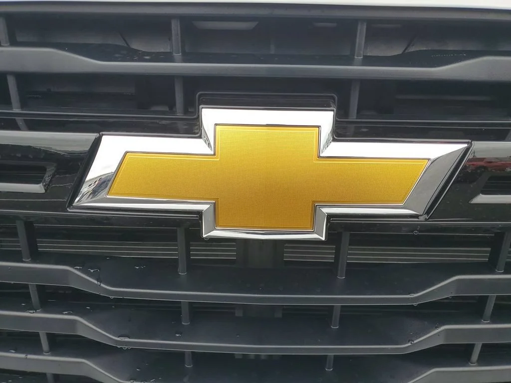 New 2026 Summit White Chevrolet Work Truck image 24