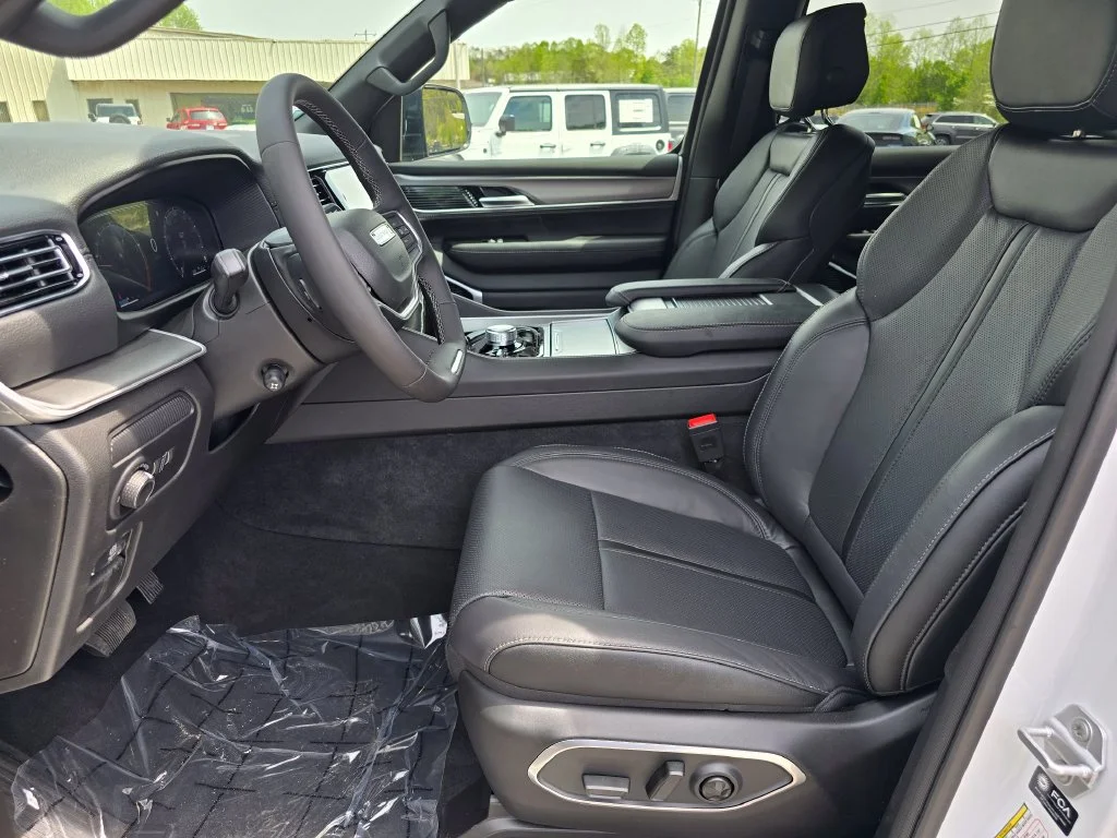 New 2026 White Jeep Limited Altitude image 4
