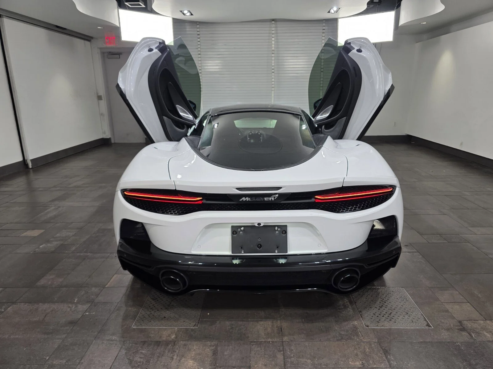 Used 2023 Silica White McLaren  image 18