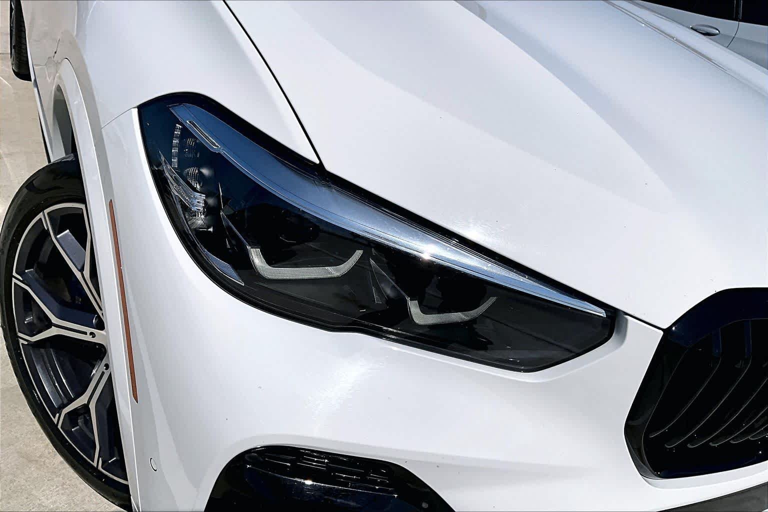 Used 2022 Alpine White BMW sDrive40i image 27