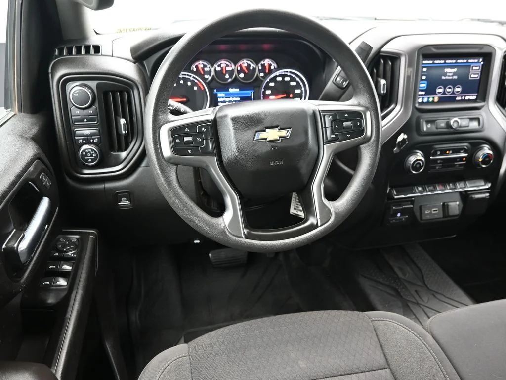 Used 2022 White Chevrolet Custom image 16