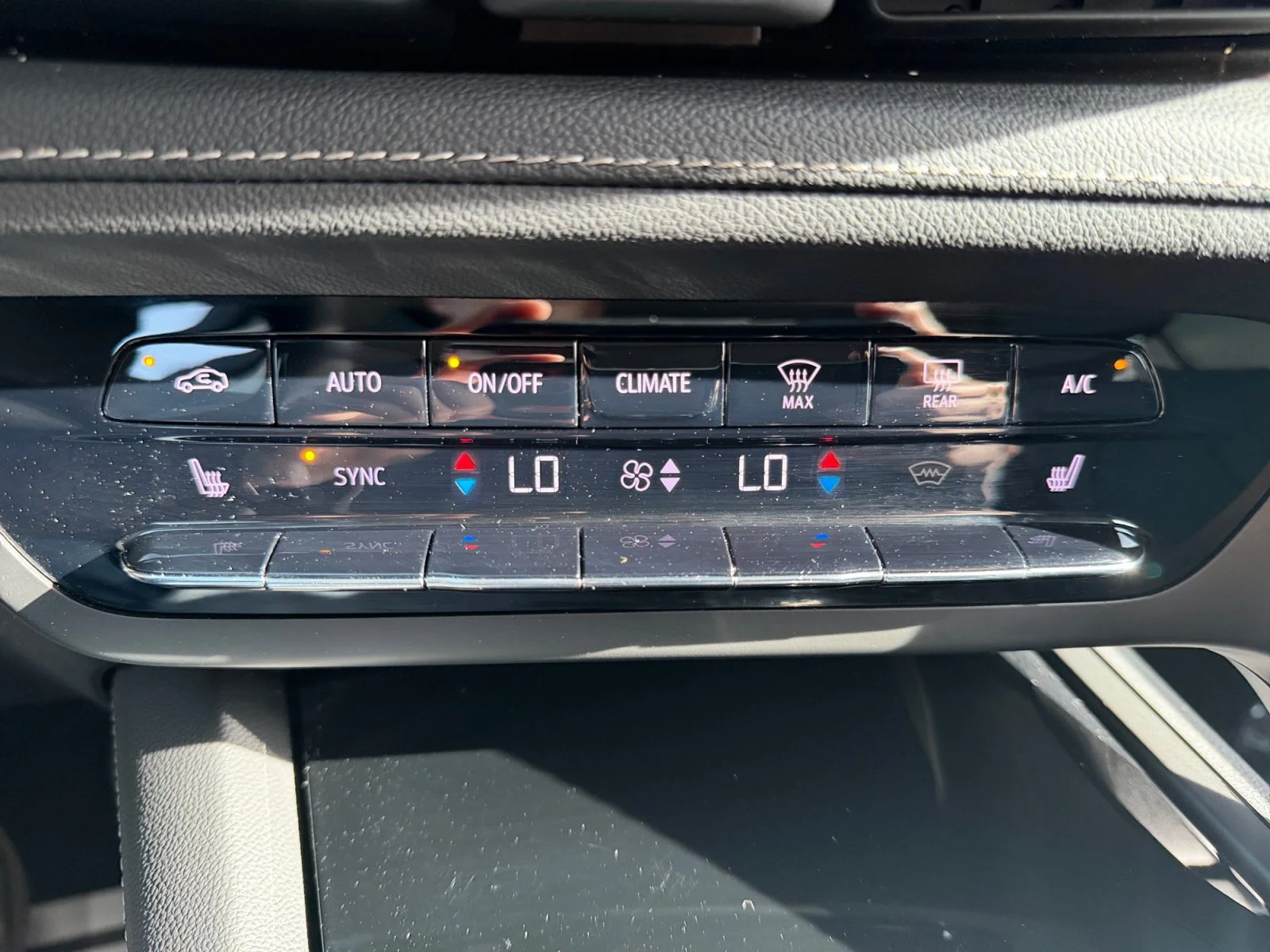 Used 2023 Summit White Buick Essence image 15