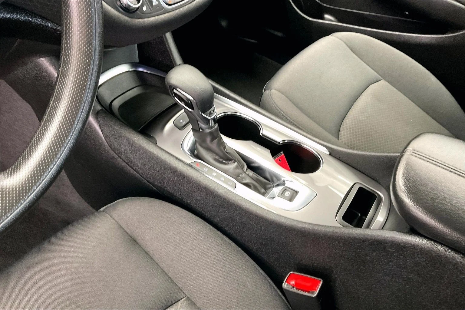 Used 2025 Summit White Chevrolet LT image 17
