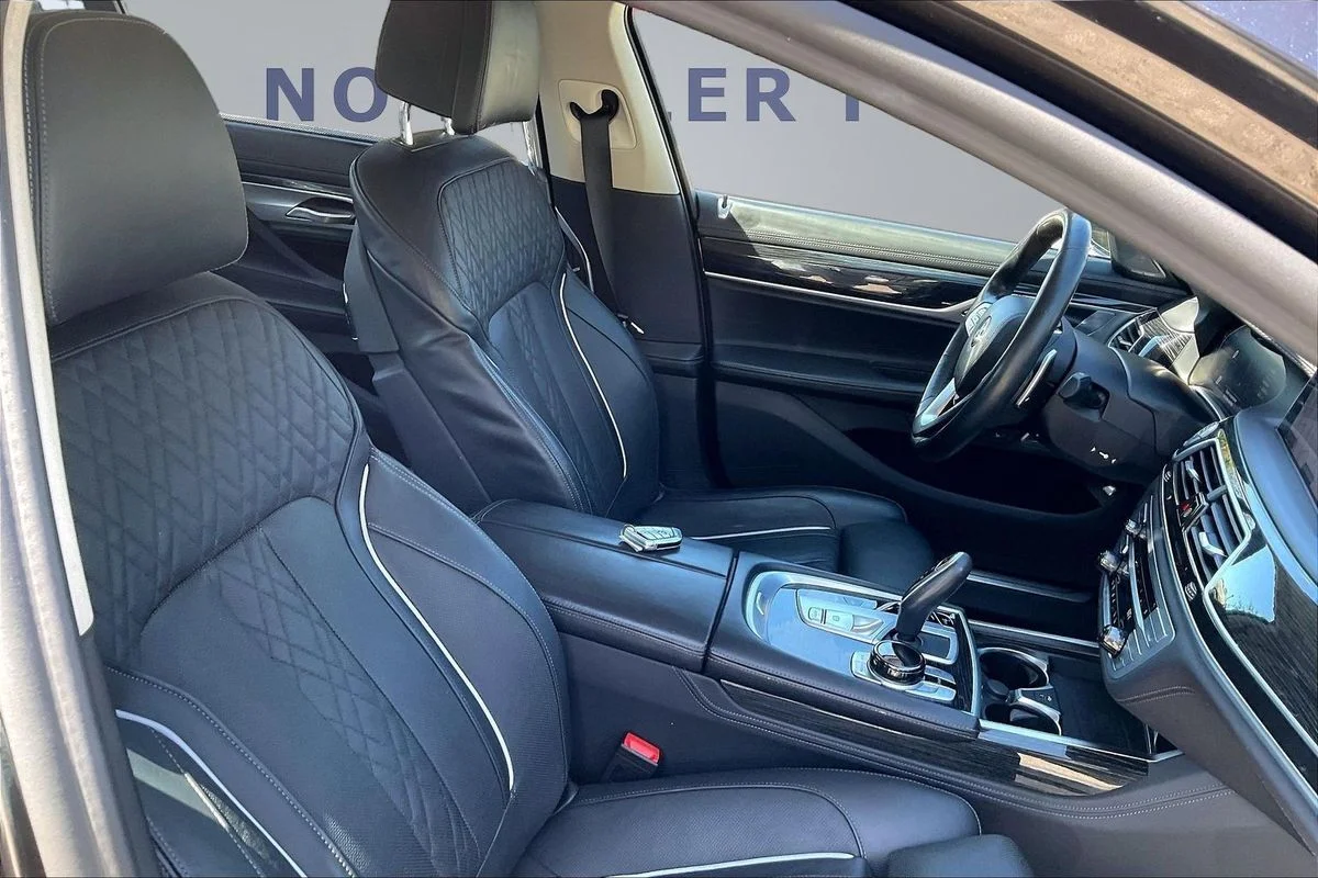Used 2022  BMW i xDrive image 29