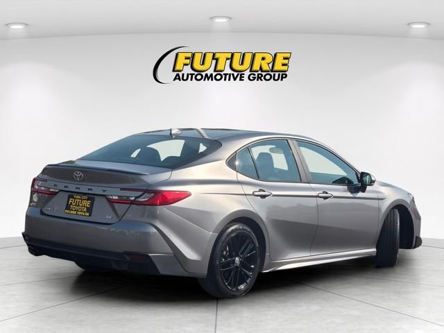 Used 2025  Toyota SE image 4