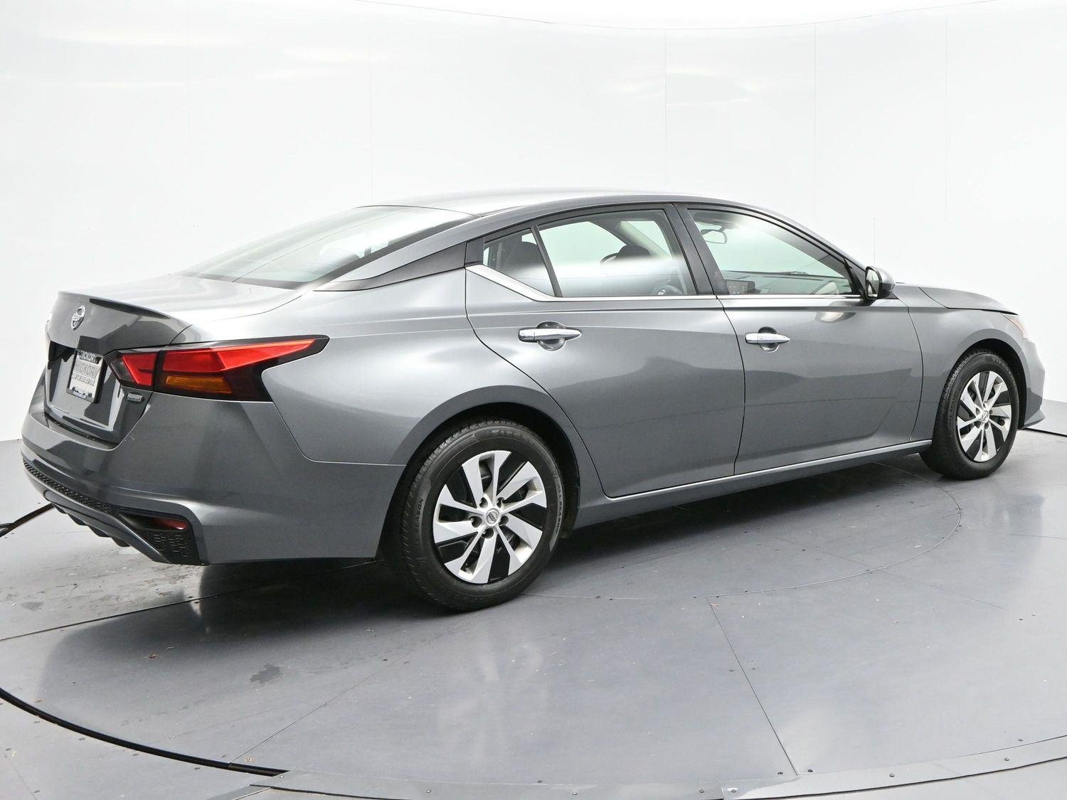 Used 2022 Gun Metallic Nissan 2.5 S image 7